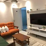Apto Novo, Completo E Super Bem Localizado